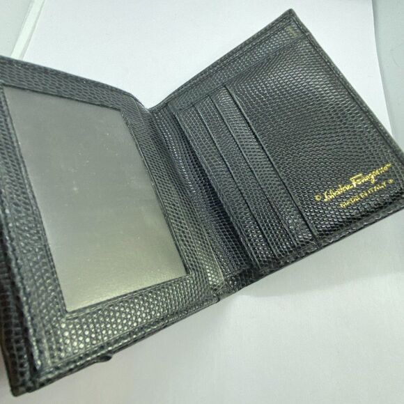 Authentic Salvatore Ferragamo Vara Black Textured Leather Bifold Wallet - Picture 7 of 8
